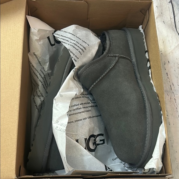 UGG Women's Gray Slippers - Picture 4 of 5